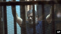 Mohamed Morsi juče u sudnici u Kairu