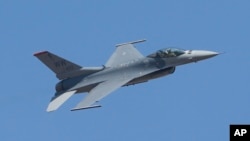 Истребитель F-16. Архивное фото