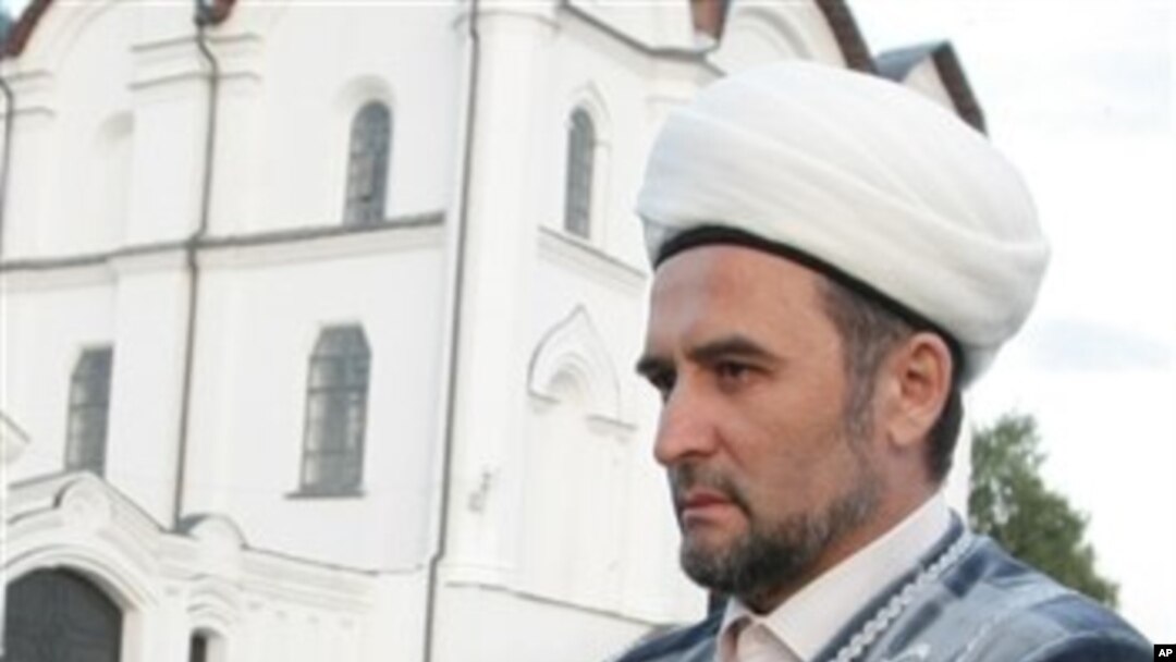 Ildus Faizov, ulama Tatarstan mengalami luka-luka dalam ledakan mobil di Kazan, 700 kilometer sebelah timur Moskow (14/7).