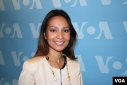 File: Kem Monovithya, Deputy Director-General of Public Affairs of CNRP party and oldest daughter of opposition leader Kem Sokha, poses for a photo at VOA Khmer office in Washington on Monday, November 2, 2015.