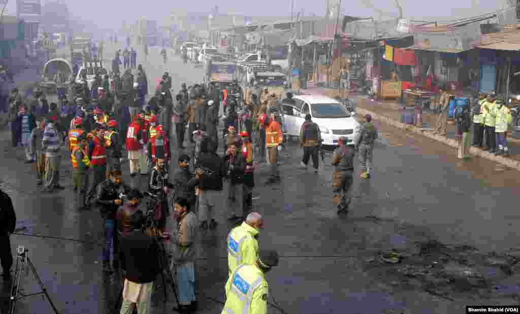 جہاں یہ واقعہ پیش آیا وہ ایک مصروف تجارتی مرکز کارخانو بازار کے قریب ہے اور لوگوں کی ایک بڑی تعداد دن کے اوقات میں یہاں خریدوفروخت میں مصروف ہوتی ہے۔