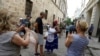 In Cuba, Street Vendors Sing to Sell, From Salsa to Reggaeton
