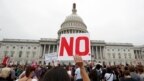 Dân biểu tình trước điện Capitol để phản đối cuộc biểu quyết chuẩn thuận ứng viên Brett Kavanaugh vào Tối Cao Pháp Viện, Ảnh chụp điện Capitol, trự sở Quốc Hội Hoa Kỳ ở Washington.vào ngày 6/10/ 2018, 