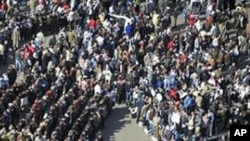 Tens of thousands of Egyptian protesters gather at Tahrir square in Cairo, Egypt, Sunday, Jan. 30, 2011