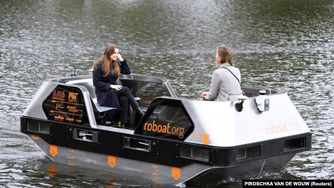 Researchers trial autonomous boats on Amsterdam's waterways