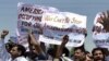 معترضان پاکستانی در اعتراض به کشتن غیرنظامیان، جاده مورد استفاده ناتو را مسدود کردند