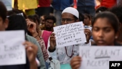 بھارت میں متنازع شہریت قانون کے خلاف مظاہروں کا سلسلہ گزشتہ ہفتے سے جاری ہے۔ (فائل فوٹو)
