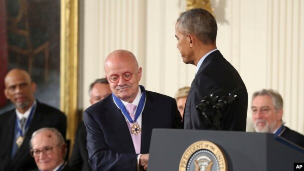 Eduardo Padrón recibe la Medalla Presidencial de la Libertad 2016.