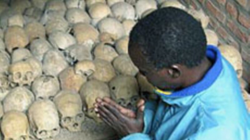 Génocide au Rwanda: Védrine défend devant la justice 
