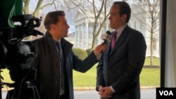 Cố vấn Mauricio Claver-Carone của Tổng thống Trump trả lời phỏng vấn (ảnh tư liệu)