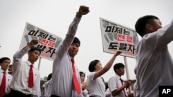 북한의 '반 미제 투쟁의 달' 이었던 지난달 25일 평양 김일성 광장에서 반미 궐기대회가 열린 가운데 약 10만 명이 동원되었다. (자료사진)