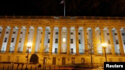 美国财政部大楼夜景 （2020年12月13日）