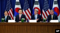 South Korean Foreign Minister Yun Byung-se, (left center) and Secretary of State John Kerry (right center) speak to reporters in Washington D.C.