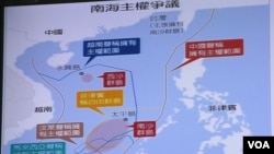 台湾立法院质询会议展示的太平岛地图(美国之音张永泰拍摄)