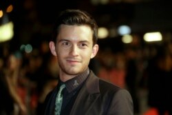 Aktor Jonathan Bailey, pemeran tokoh Anthony Bridgerton di pemutaran perdana film "Testament of Youth" di London, 2014 (dok: AP/Invision/Joel Ryan)