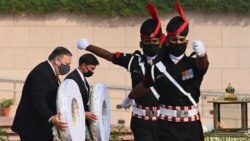 美国国务卿蓬佩奥与国防部长埃斯珀2020年10月27日在新德里为印度阵亡将士敬献花圈（路透社）