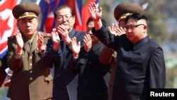 北韓領導人金正恩在黎明街高層公寓樓群落成剪綵(2017年4月13日)