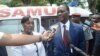 Le président ivoirien Alassane Ouattara lors d’une visite à un hôpital à Abidjan, Côte d’Ivoire, 29 mai 2017. (VOA/Ibrahim Tounkara).