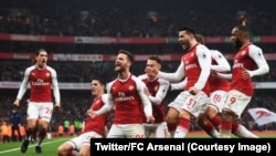 Les Gunners d'Arsenal célèbrent leur victoire 2-0 contre Tottenham en Premier League, Londres, 18 novembre 2017