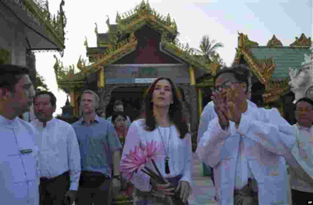 Denmark’s Crown Princess Mary holding flowers visits Shwedagon Pagoda, considered as Myanmar’s holiest Buddhist shrine, in Yangon Saturday, Jan. 11, 2014. Mary, accompanied by Denmark’s Minister for Development Cooperation Rasmus Helveg Petersen, began a 