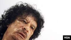 Mantan pemimpin Libya, Moammar Gaddafi (foto: dok). Pejabat NTC Libya mengatakan, jenazah Gaddafi ditempatkan di lemari pendingin beberapa hari agar masyarakat yakin bahwa Gaddafi telah tewas.