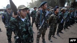 KNU တပ္ဖြဲ႔ဝင္တခ်ဳိ႕။ (ဇန္နဝါရီ ၃၁၊ ၂၀၁၂)