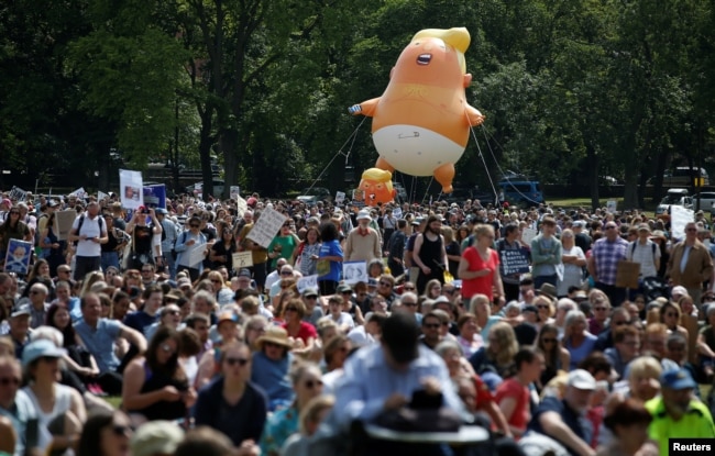 Một khí cầu mang hình Tổng thống Donald Trump xuất hiện trong cuộc biểu tình ở Edinburgh, Scotland, ngày 14 tháng 7, 2018.