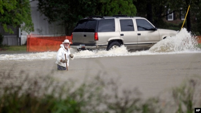 Una calle inundada en Florence, Carolina del Sur.