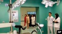 Une salle d’opération au Centre Sheikha Fatma d'Oncologie Gynécologique-Mammaire, à l'Institut National d'Oncologie affilié à l'Hôpital Universitaire Ibn Sina à Rabat, Marco, 15 juillet 2014.