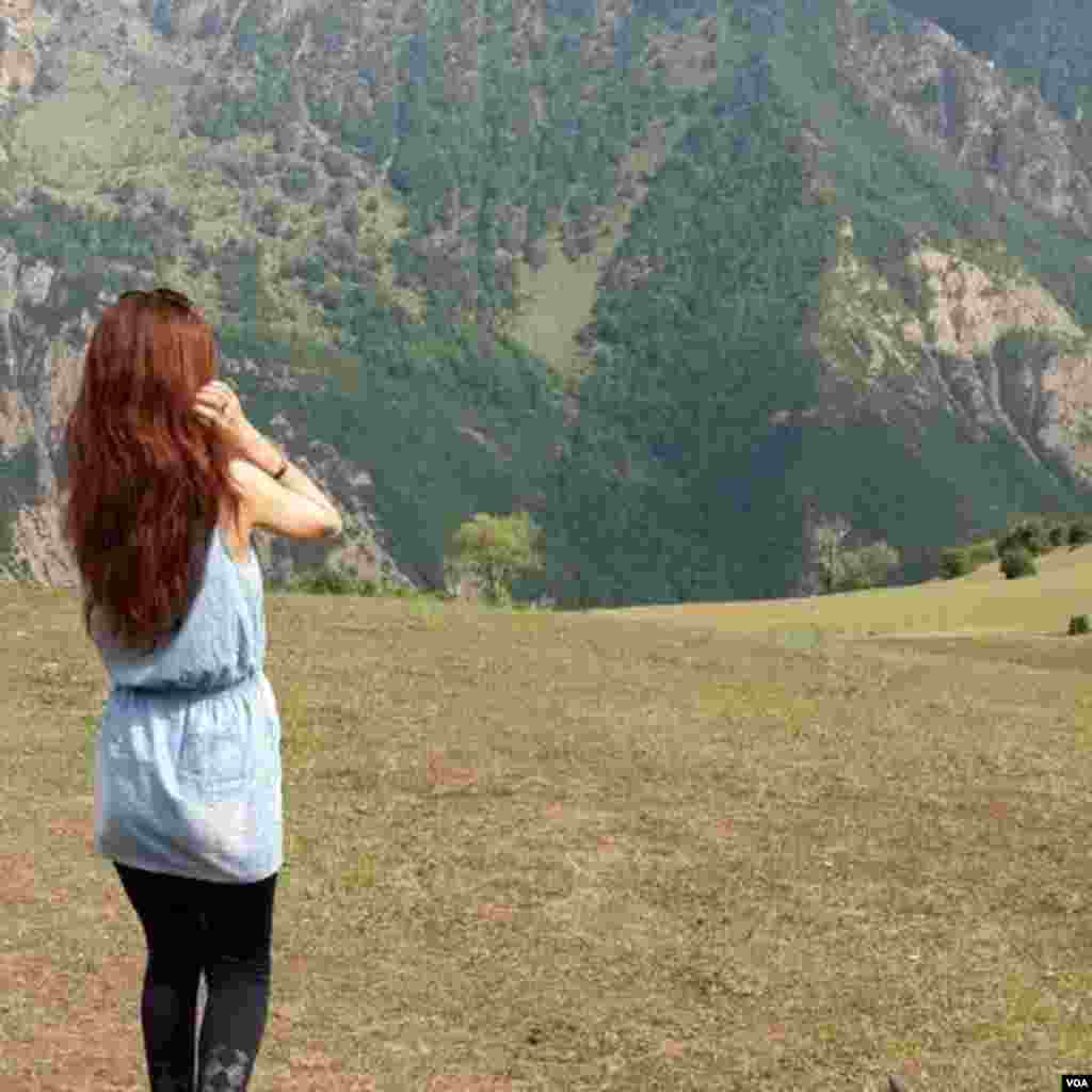 دختری در ارتفاعات سوادکوه- مازندران عکس:محبوبه (ارسالی شما) 