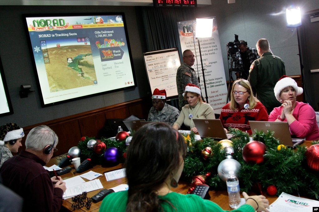 20121224գʥǰϦڱպ˾NORADĿ˹˹վ ־Ը߽Ǵĵ绰ͯѯʥ˵ʱ͵Ǽҡ־Ը߻شǡÿʥǰҹNORADһǧ־ԸߴصĶͯʮ绰NORADԤʥг̡