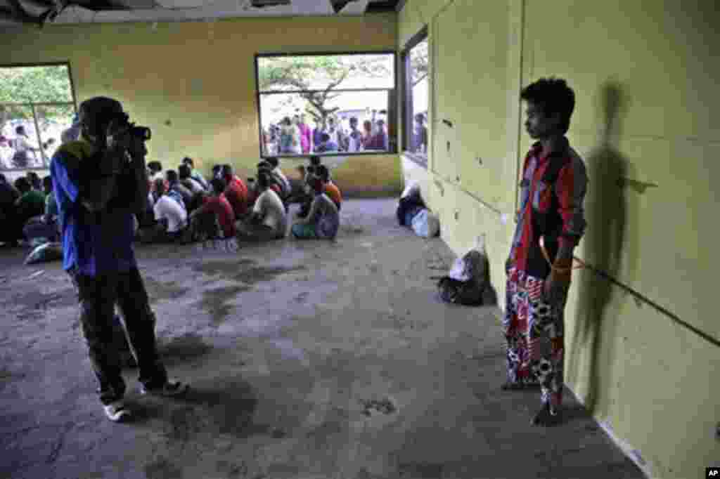 အင္ဒုိနီးရွားႏုိင္ငံထဲက ငါးဖမ္းလုပ္ငန္းေတြမွာ အလုပ္လုပ္ေနၾကတဲ့ ျမန္မာငါးဖမ္းသေဘၤာသားမ်ား