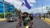 Nicaraguenses piden la liberación de los presos políticos durante una "Maratón por la Libertad", en Managua, el domingo 12 de agosto de 2018. Foto: Gesell Tobías.