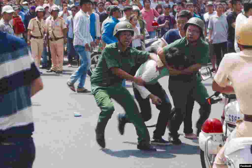 Chính quyền huy động đông đảo các lực lượng để ngăn, vây bắt người biểu tình.