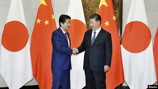 中国国家主席习近平在北京钓鱼台国宾馆会晤到访的日本首相安倍晋三。(2018年10月26日)