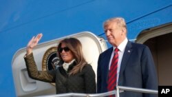 El presidente Donald Trump y la primera dama Melania llegaron a Escocia, donde pasará el fin de semana para luego partir a Finlandia a su encuentro con Vladimir Putin.