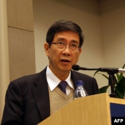 台大经济系教授梁国源