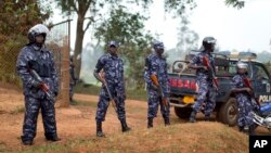 Des policiers à Kasangati, Uganda, 22 février 2016
