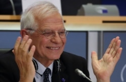 Komisioner Eropa yang ditunjuk Josep Borrell Fontelles dari Spanyol memberi isyarat selama dengar pendapatnya di hadapan Parlemen Eropa di Brussels, Belgia 7 Oktober 2019. (Foto: REUTERS/Yves Herman)