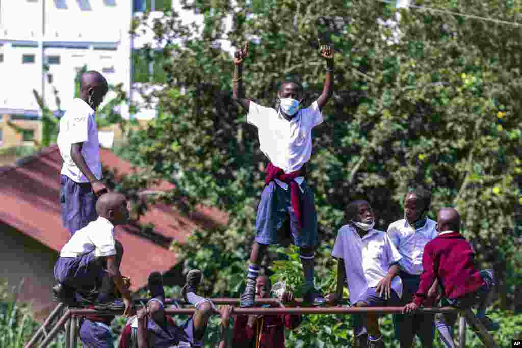 بازگشایی مدارس در اوگاندا و پایان طولانی ترین تعطیلی مدارس در جهان (۲۰ دی ۱۴۰۰)