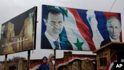 Poster du president syrien Bashar al-Assad et du President russe Vladimir Putin a Alep, Syria, Jan. 18, 2018.