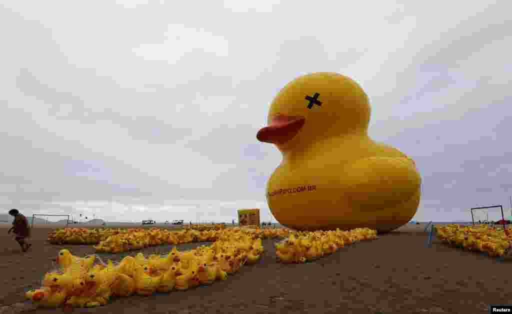A giant inflatable doll in the shape of a duck is seen on Copacabana beach, in Rio de Janeiro, Brazil. The campaign &quot;I will not pay the Duck&quot; is organized by the Federation of Industries of Rio de Janeiro (FIRJAN) and uses the duck symbol in reference to industries that pay high taxes.