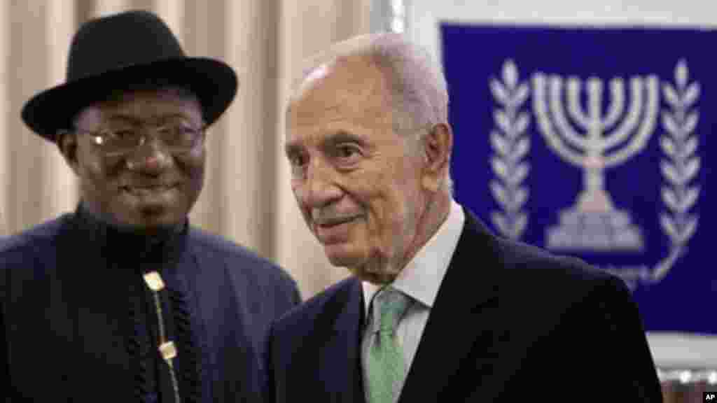 Shugaba Goodluck Jonathan ya sadu da jami'an Isra'ila, har da shugaban kasar Shimon Peres domin su tattauna kan abubuwan da suka shafi kasashensu Najeriya da Isra'ila.