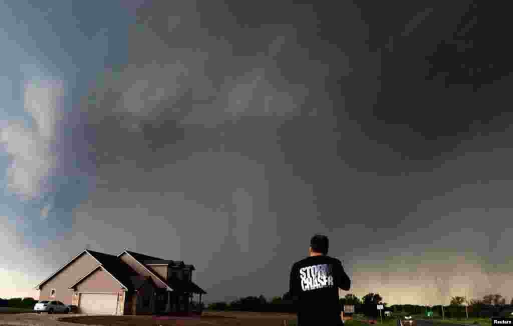 Storm chaser Brad Mack records the tornado in Oklahoma.