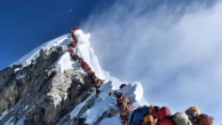 In this photograph from May 22, 2019, a long line of climbers move through the Everest 'death zone.' (Nimsdai Project Possible vía AP)