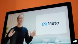 L'écran de la tablette du PDG de Facebook, Mark Zuckerberg, annonçant le nouveau nom de l'entreprise, Meta, à Sausalito, en Californie, le 28 octobre. 2021.