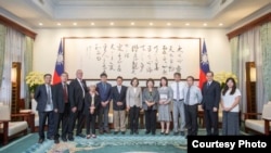 台湾总统蔡英文会见中国大陆异议人士（陈破空提供）