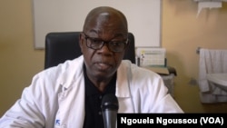 Dr Albert Ngatse Oko, responsable syndical des médecins du CHU, le 3 août 2017. (VOA/Ngouela Ngoussou)