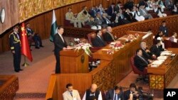 Kineski predsednik Ši Đinping obraća se pakistanskom parlamentu