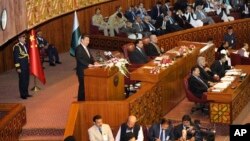 파키스탄을 방문한 시진핑 중국 국가주석이 21일 파키스탄 의회에서 연설하고 있다.
